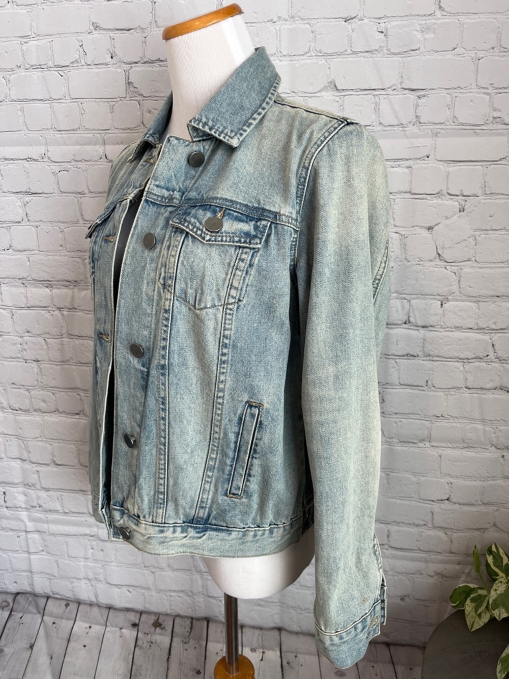 Go Fish Light Wash Denim Jacket - Picture 2 of 5